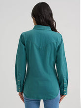 Load image into Gallery viewer, Women's Wrangler Colorwash Iconic Snap Shirt