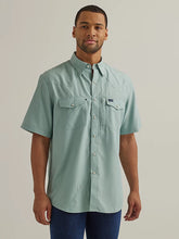 Load image into Gallery viewer, Men's Wrangler Performance Snap Short Sleeve Shirt