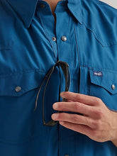 Load image into Gallery viewer, Men's Wrangler Performance Snap Short Sleeve Shirt