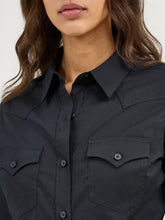 Load image into Gallery viewer, Wrangler Retro® Long Sleeve Solid Shirt
