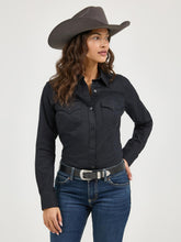 Load image into Gallery viewer, Wrangler Retro® Long Sleeve Solid Shirt
