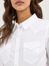 Load image into Gallery viewer, Wrangler Retro® Long Sleeve Solid Shirt
