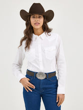 Load image into Gallery viewer, Wrangler Retro® Long Sleeve Solid Shirt
