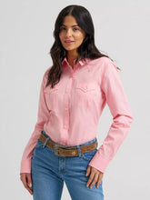 Load image into Gallery viewer, Wrangler Women's Retro Sierra Slim Button Shirt

