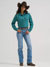 Load image into Gallery viewer, Women's Wrangler Colorwash Iconic Snap Shirt
