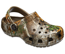 Load image into Gallery viewer, Kid&#39;s Classic Realtree Edge Crocs
