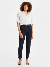 Load image into Gallery viewer, Levi Classic Straight Women&#39;s Jeans
