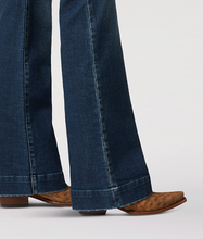 Load image into Gallery viewer, Women&#39;s Wrangler Retro® Mae Wide Leg Trouser Jean
