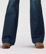 Load image into Gallery viewer, Women&#39;s Wrangler Retro® Mae Wide Leg Trouser Jean
